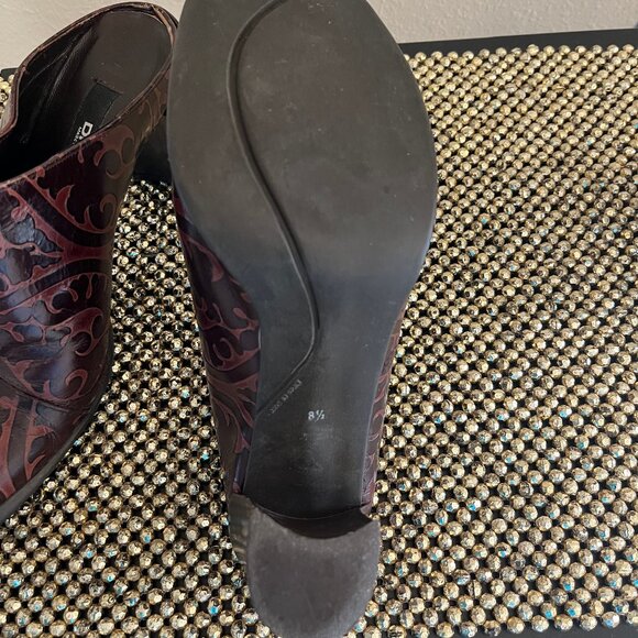 DKNY SLIDES, GREAT CONDITION - Picture 4 of 4